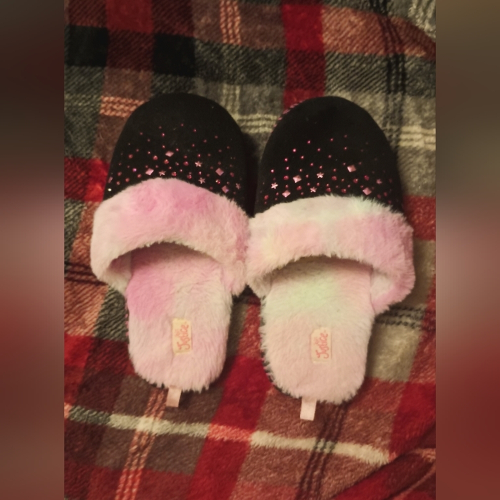 Justice Brand, Houseshoes.